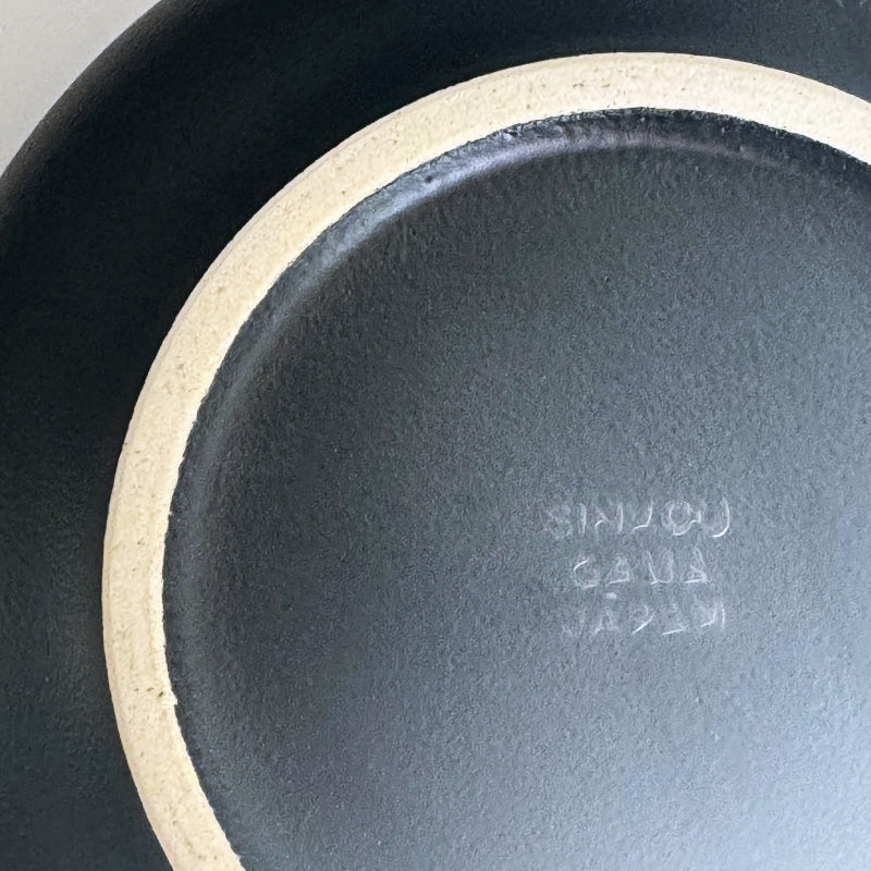 Black oven safe rice bowl, handcrafted in Gifu prefecture Japan.