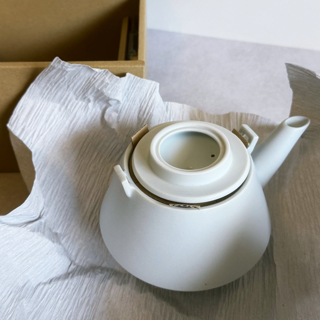 Frustum Teapot - Shiroai yū (白藍釉)