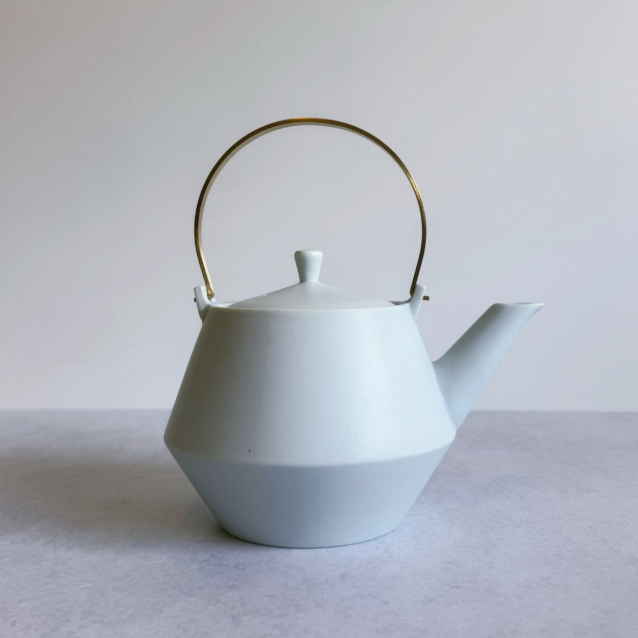 Frustum Teapot - Shiroai yū (白藍釉)