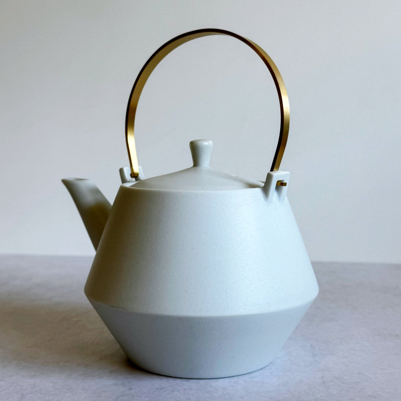 Frustum Teapot - Shiroai yū (白藍釉)