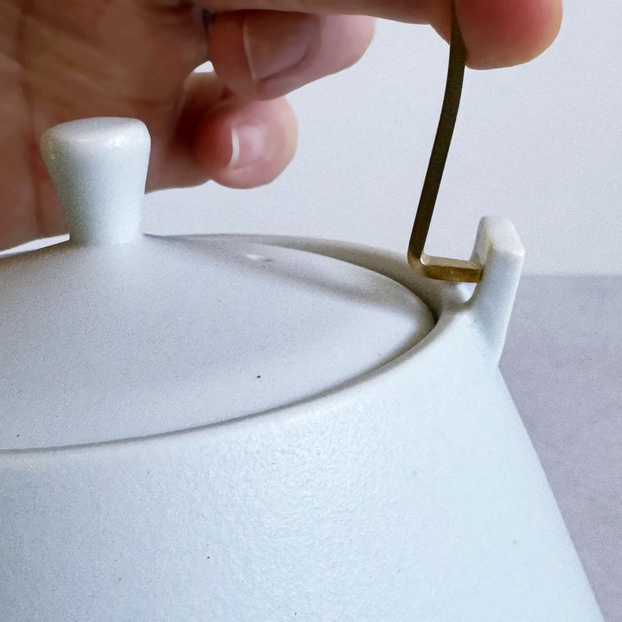 Frustum Shiroai yū (白藍釉) Teapot & Cup Set