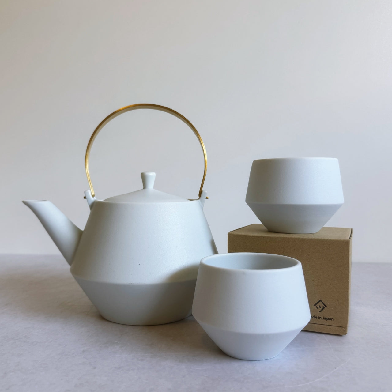 Frustum Teapot - Shiroai yū (白藍釉)