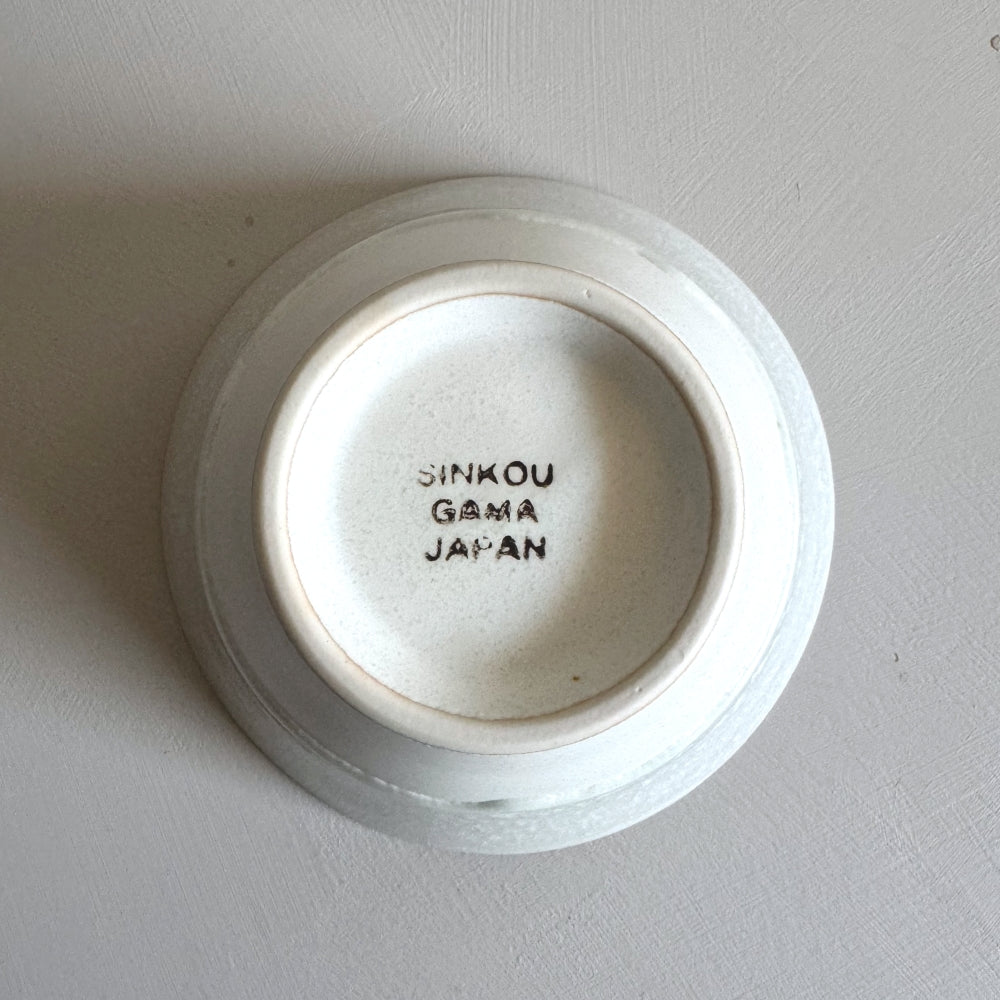 Japanese Soribachi Medium Yuki Ceramic Bowl in Elegant White Colour – Handcrafted Excellence from Japan, Available at Toka Ceramics.