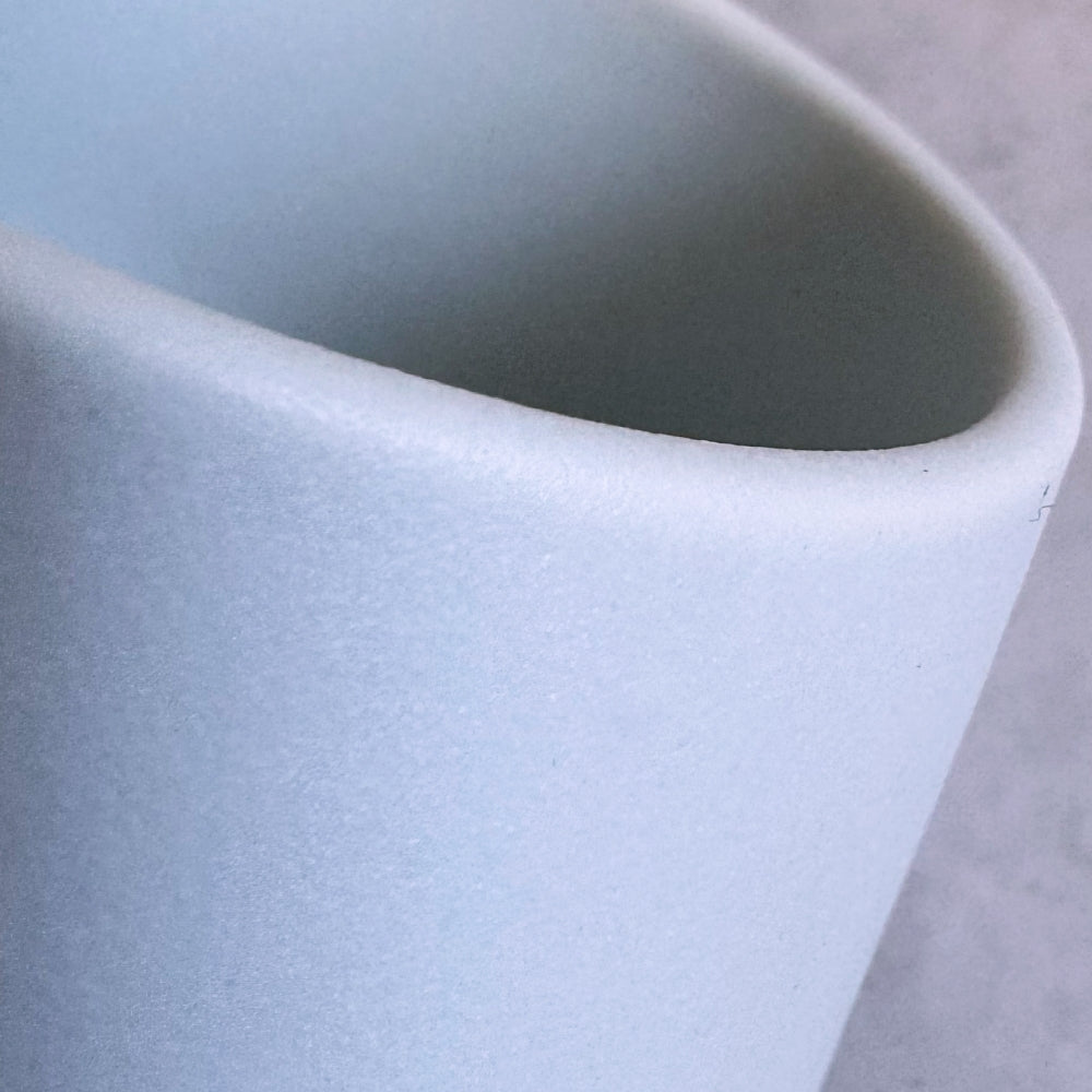 Frustum Shiroai yū (白藍釉) Teapot & Cup Set