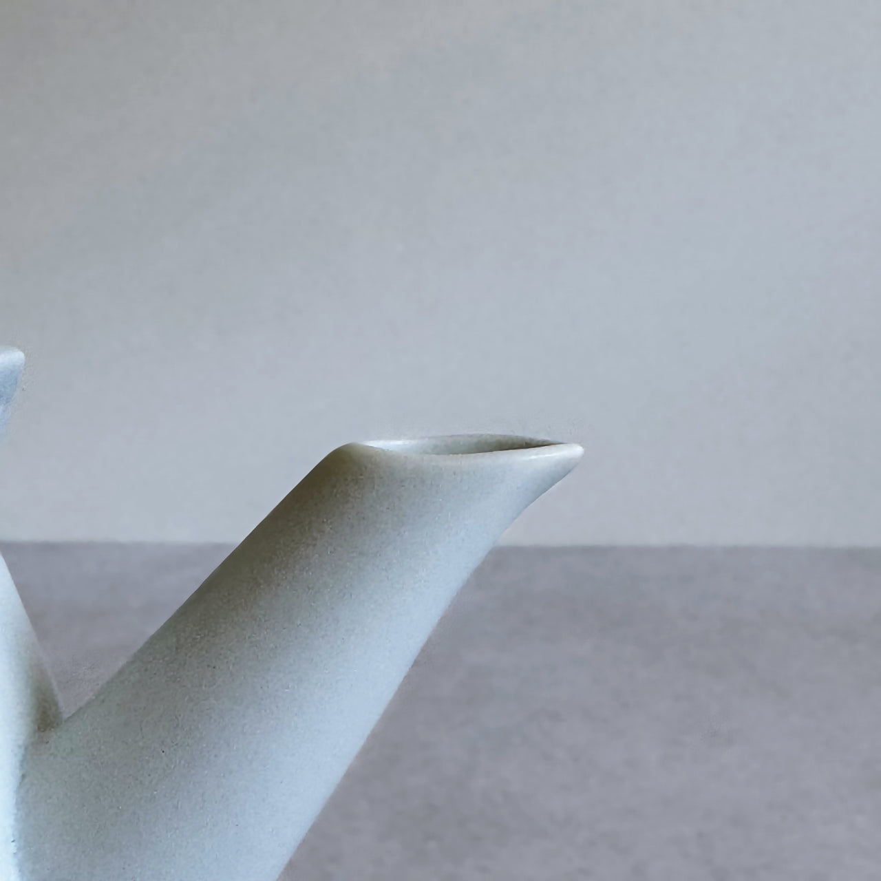 Frustum Teapot  - Shiroai yū  (白藍釉)