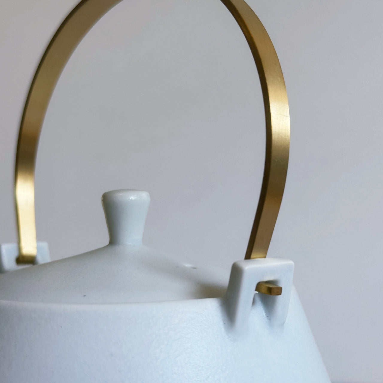 Frustum Teapot  - Shiroai yū  (白藍釉)