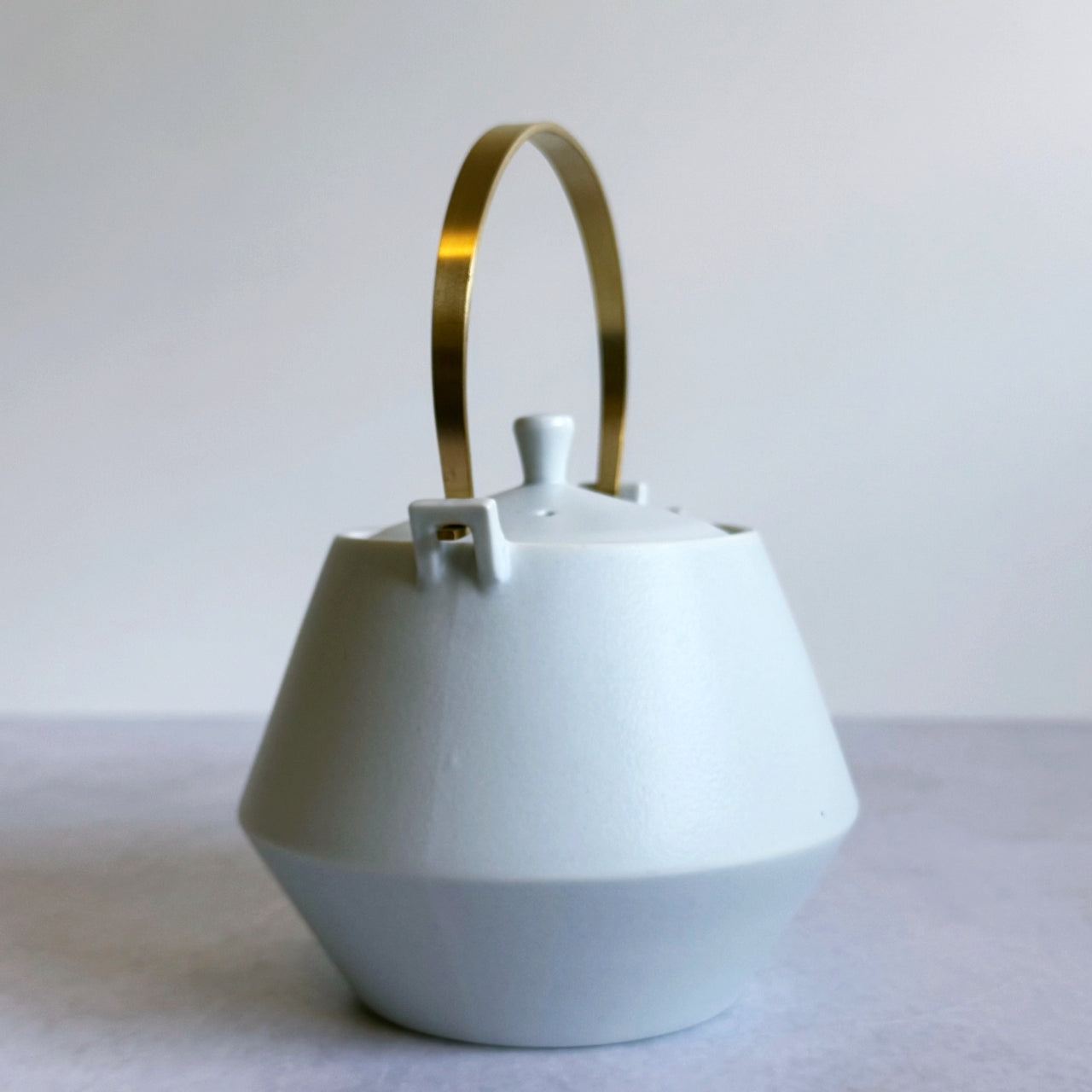 Frustum Teapot  - Shiroai yū  (白藍釉)