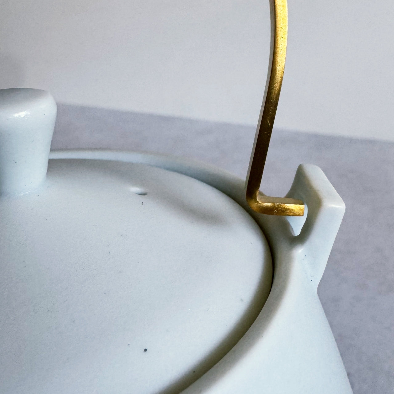 Frustum Teapot  - Shiroai yū  (白藍釉)
