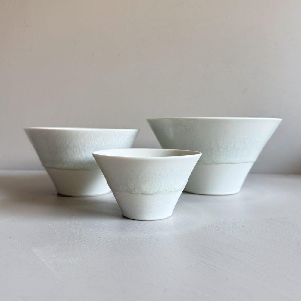 Japanese Soribachi Medium Yuki Ceramic Bowl in Elegant White Colour – Handcrafted Excellence from Japan, Available at Toka Ceramics.