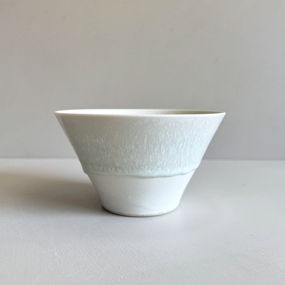 Japanese Soribachi Medium Yuki Ceramic Bowl in Elegant White Colour – Handcrafted Excellence from Japan, Available at Toka Ceramics.