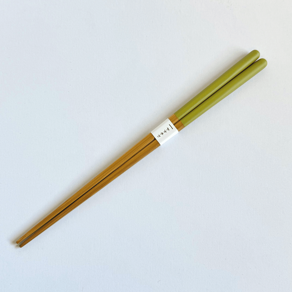Yamachiku Susutake Round Bamboo Chopsticks. Handcrafted in Kumamoto, Japan. Available at Toka Ceramics.